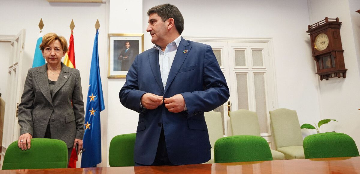 El delegado del Gobierno, Pedro Blanco, y la subdelegada de Pontevedra en funciones, Isabel Alonso	