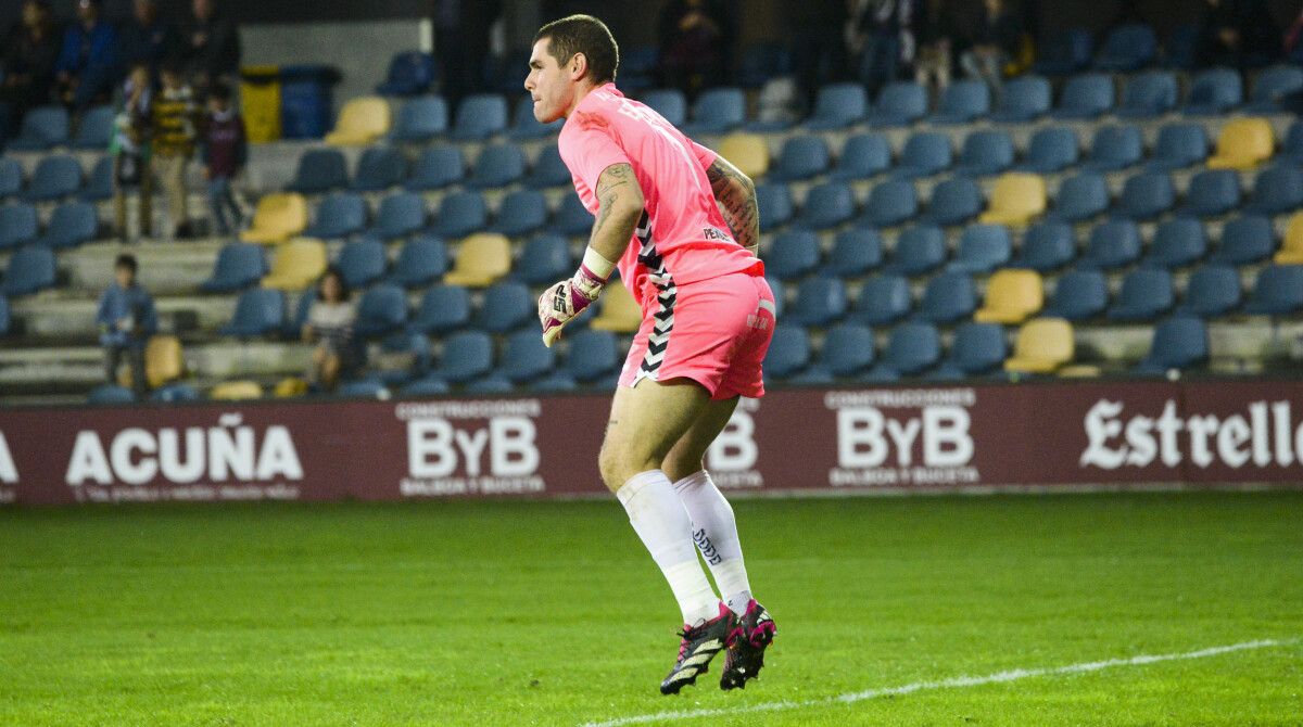 Edu Sousa, en el partido de liga entre Pontevedra y Arandina en Pasarón