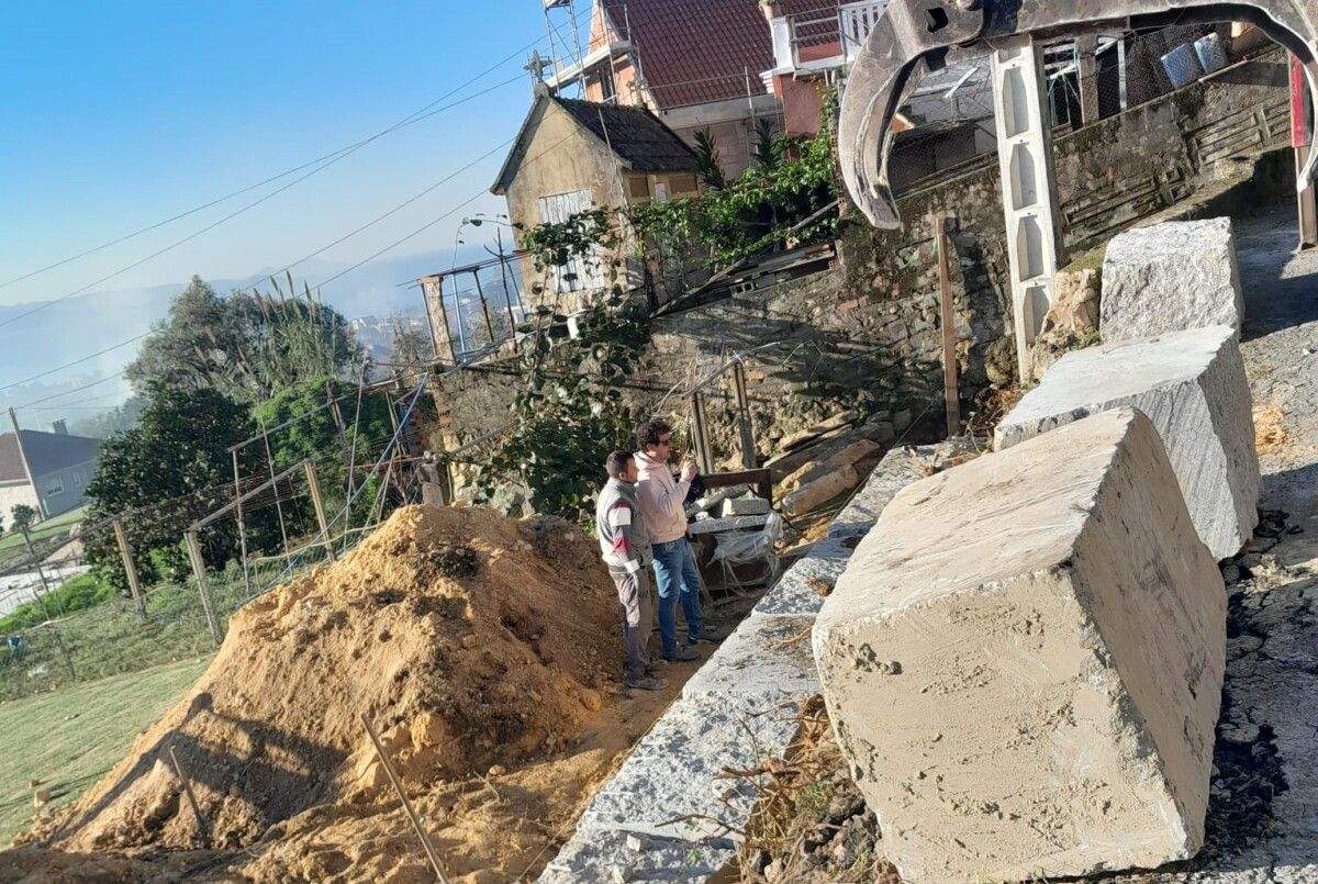 Construcción dun muro na zona da Lamela