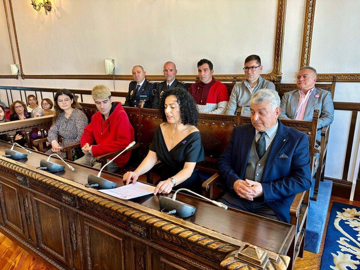 Acto del 25N en el Concello de Marín