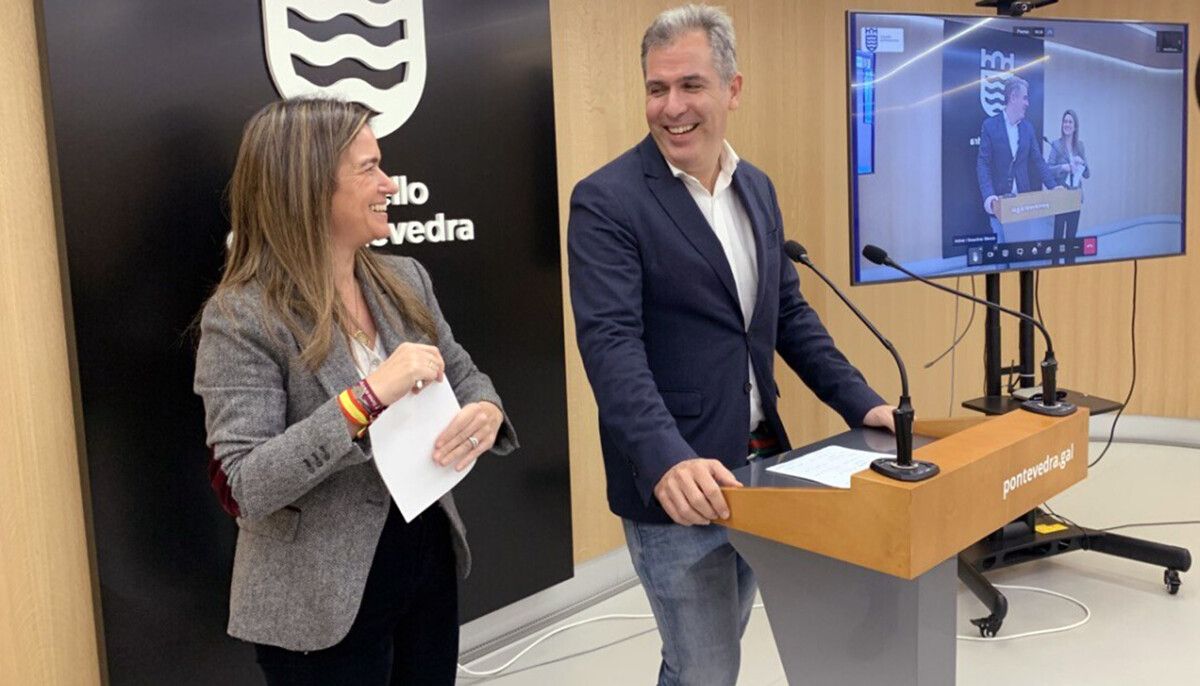 La concejala popular, Pepa Pardo, y el presidente del PP local, Rafa Domínguez