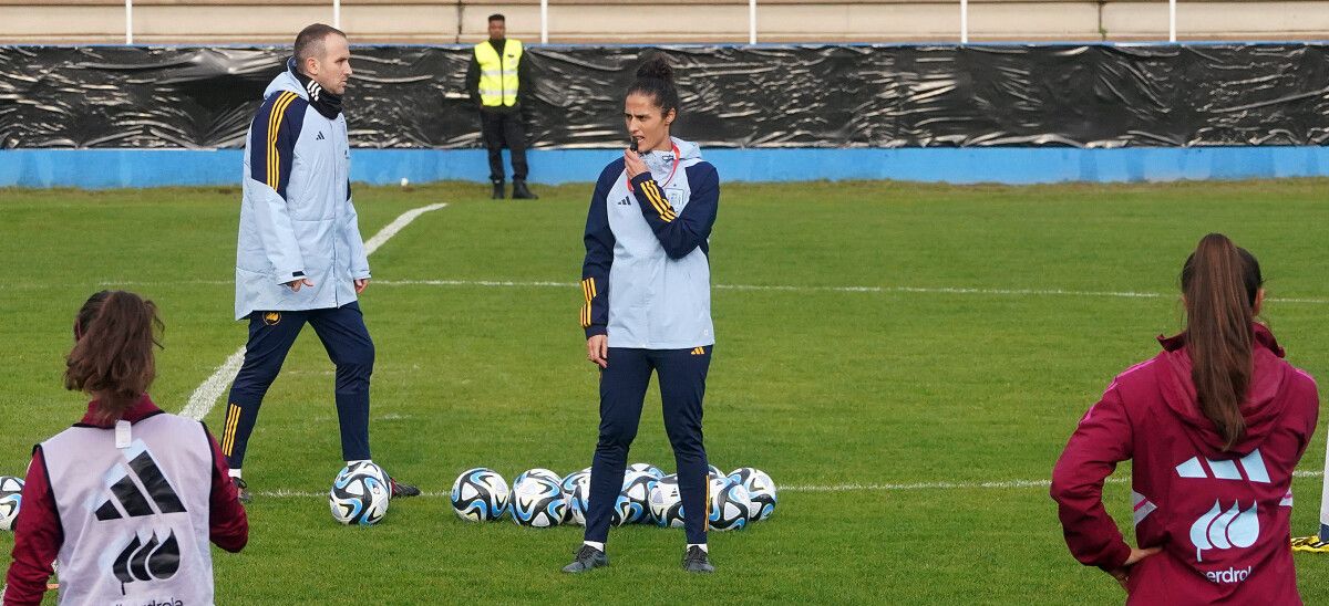 Montse Tomé, no adestramento da Selección Españoña en Burgáns