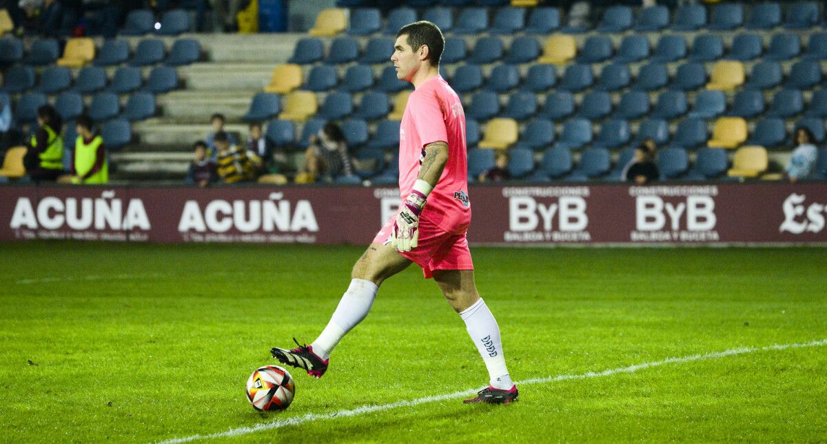 Edu Sousa, en el partido de liga entre Pontevedra y Arandina en Pasarón