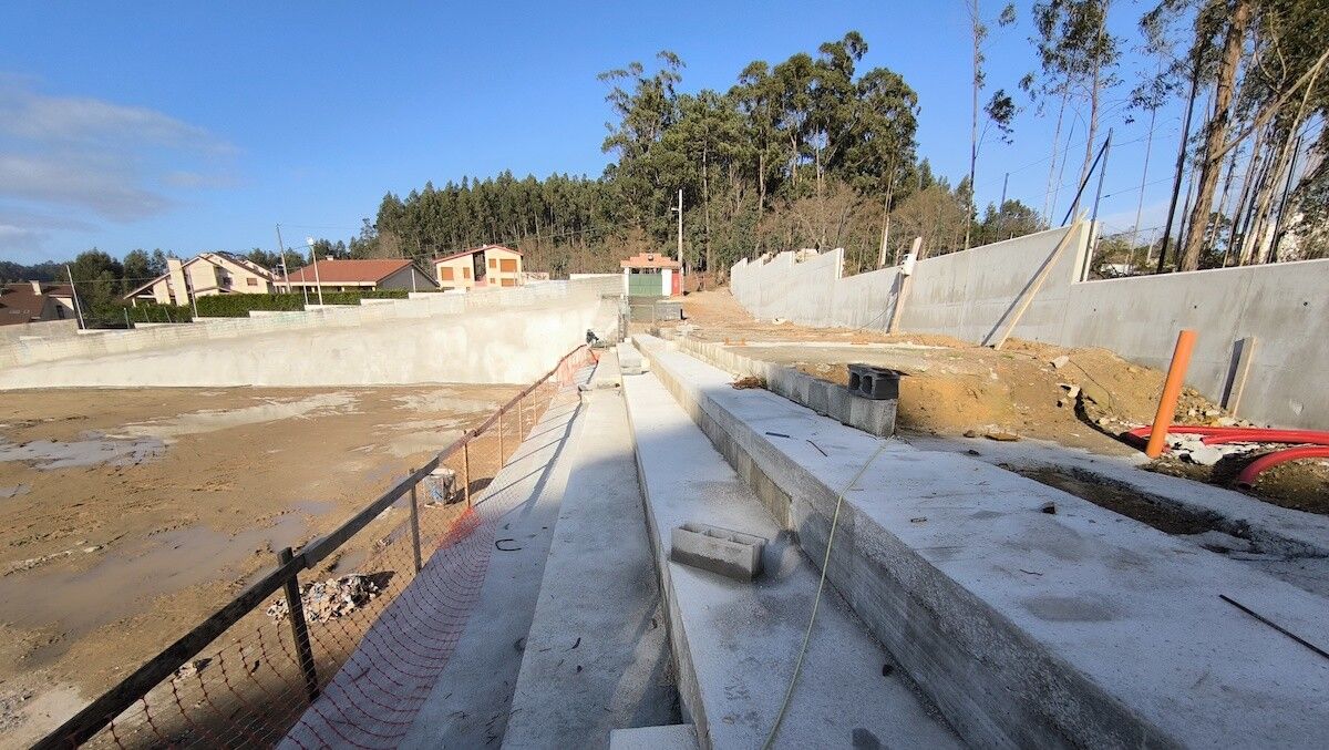 Obras de reforma do campo de fútbol de Dorrón