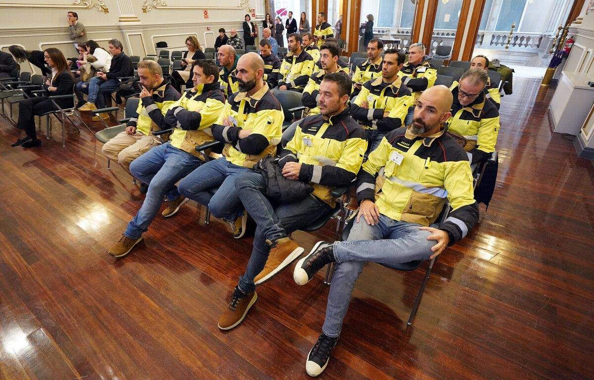 Bomberos comarcales en el pleno de la Deputación de Pontevedra
