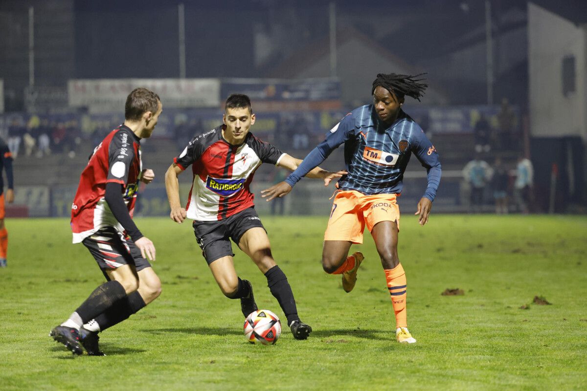 Partido de Copa do Rei entre Arosa e Valencia na Lomba