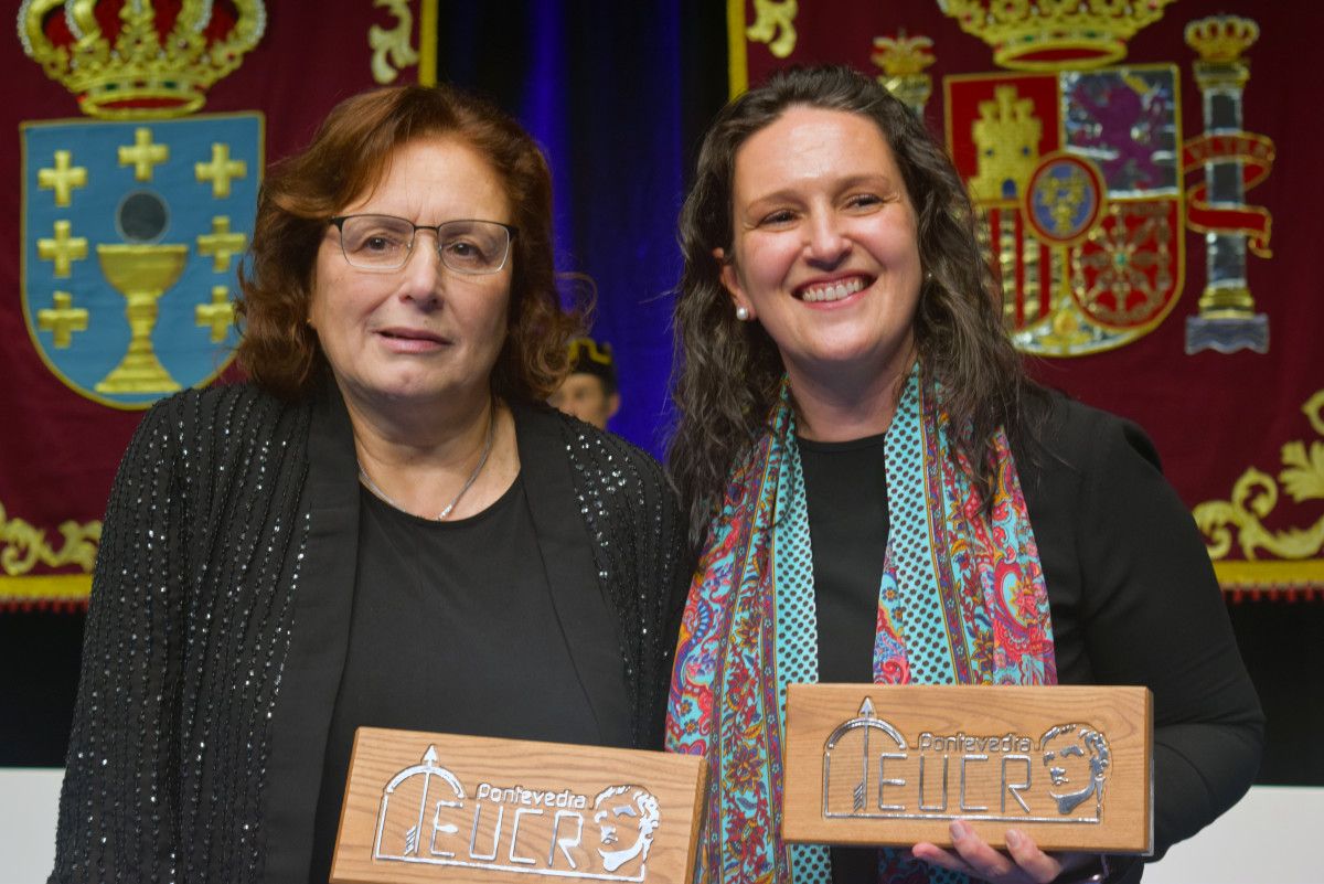 A adestradora do Arxil, Maite Méndez e a presidenta da Orquesta Sinfónica de Pontevedra, Judith Rey. Premios Cidade de Pontevedra 2022