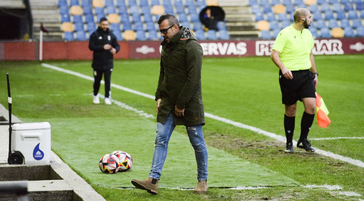 Partido de liga entre Pontevedra e Compostela en Pasarón