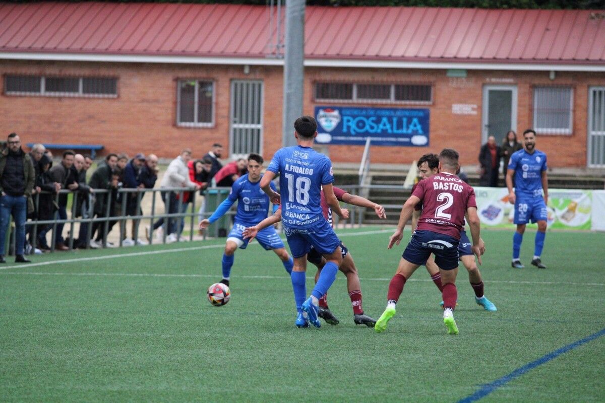Partido entre Ourense CF y Pontevedra en Oira