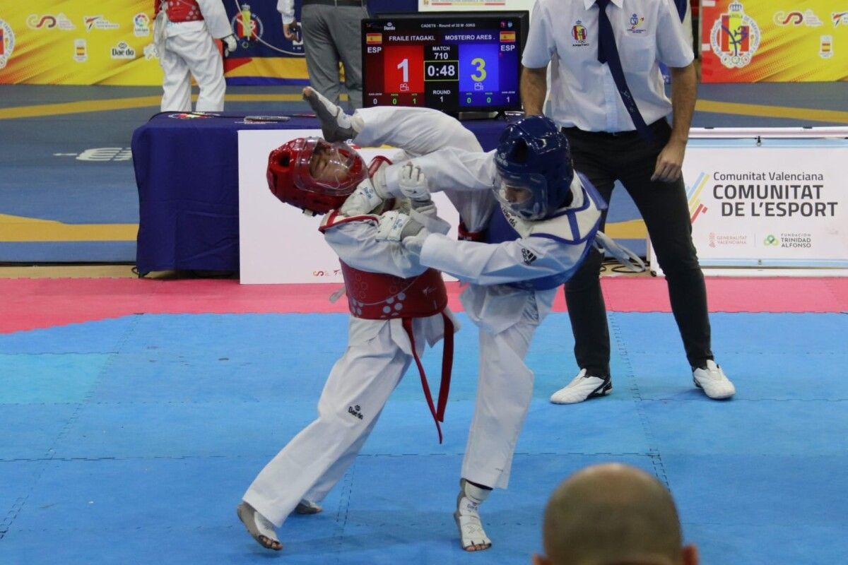 Ekaterina Rebon, do Número Phi, nun combate