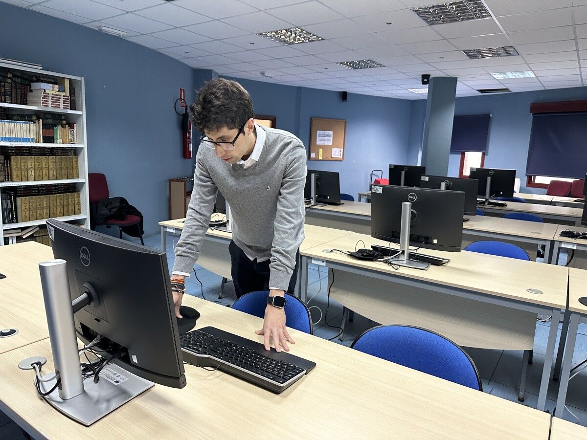 Renovación de ordenadores e material da Aula Cemit de Marín