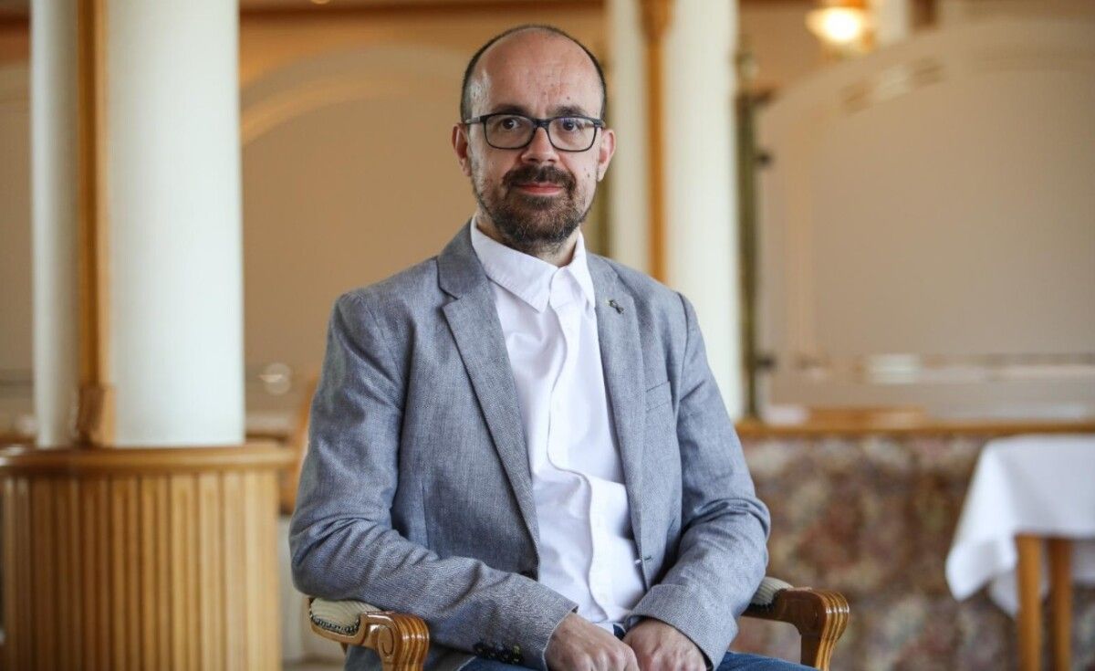 Isaac Xubín, filólogo, escritor e tradutor 
