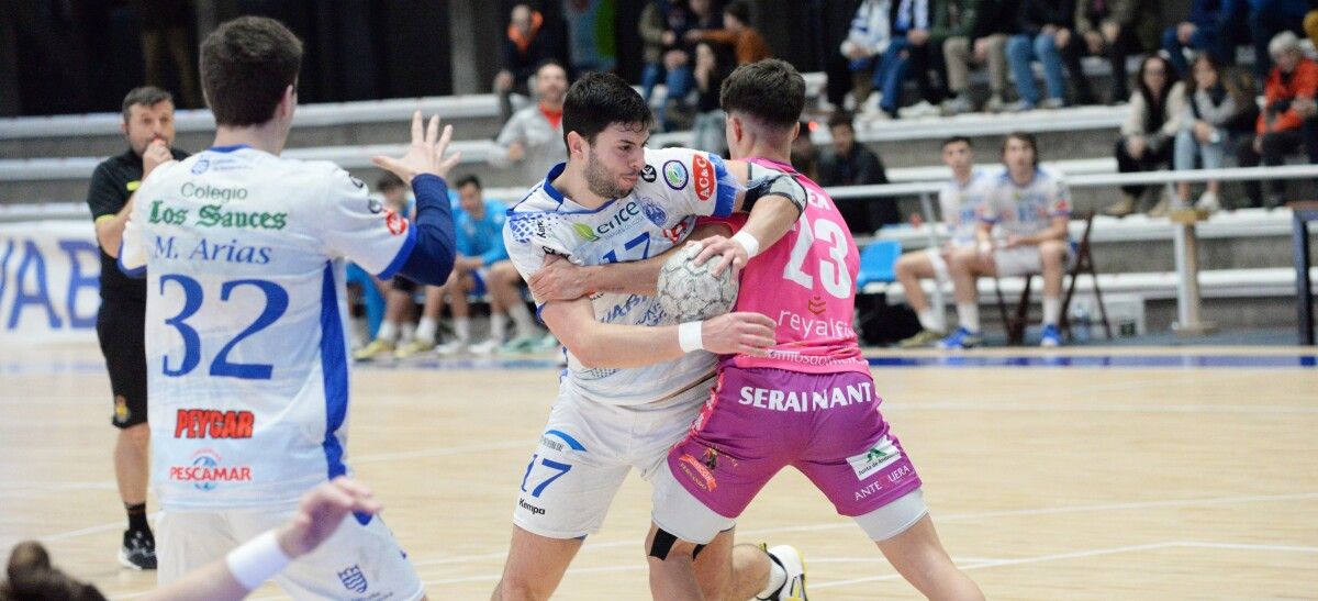 Partido de liga entre Cisne e Dólmenes Antequera no Municipal