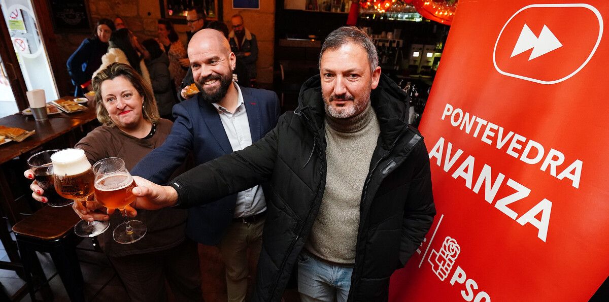 Yoya Blanco, Iván Puentes y Marcos Rey, en el pincho navideño del PSOE