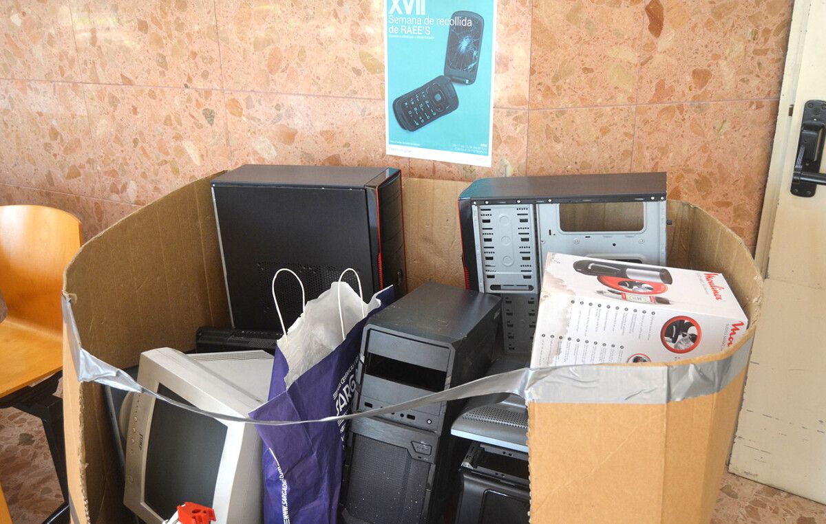 Basura electrónica e informática recogida en el campus