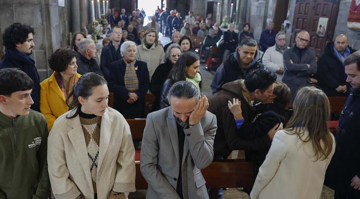 Funeral aniversario polos sete falecidos no accidente de autobús de Cerdedo
