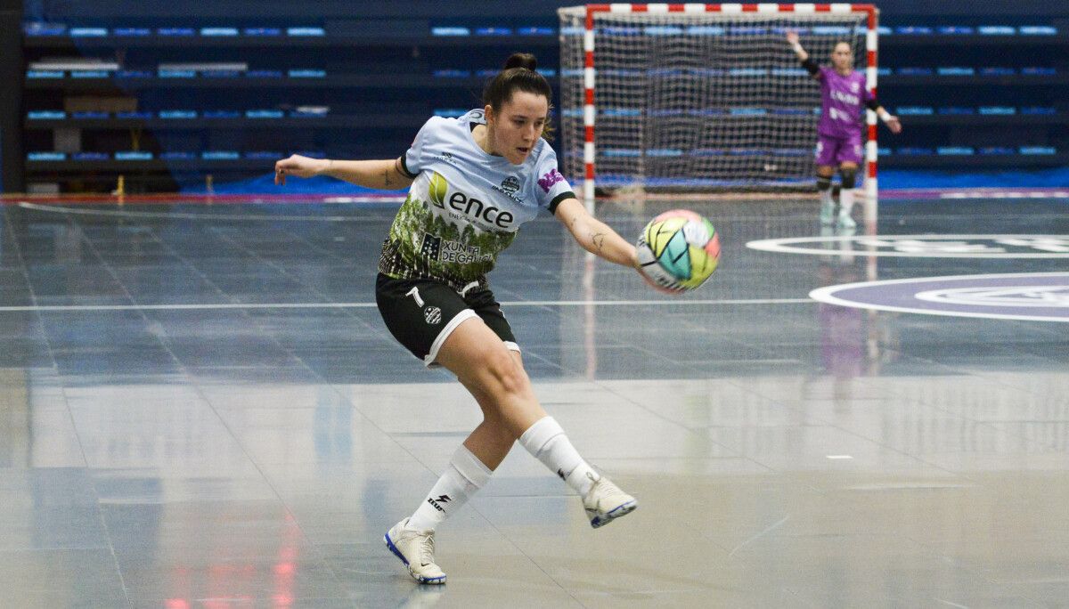 Partido de liga entre Marín Futsal y Les Corts en A Raña