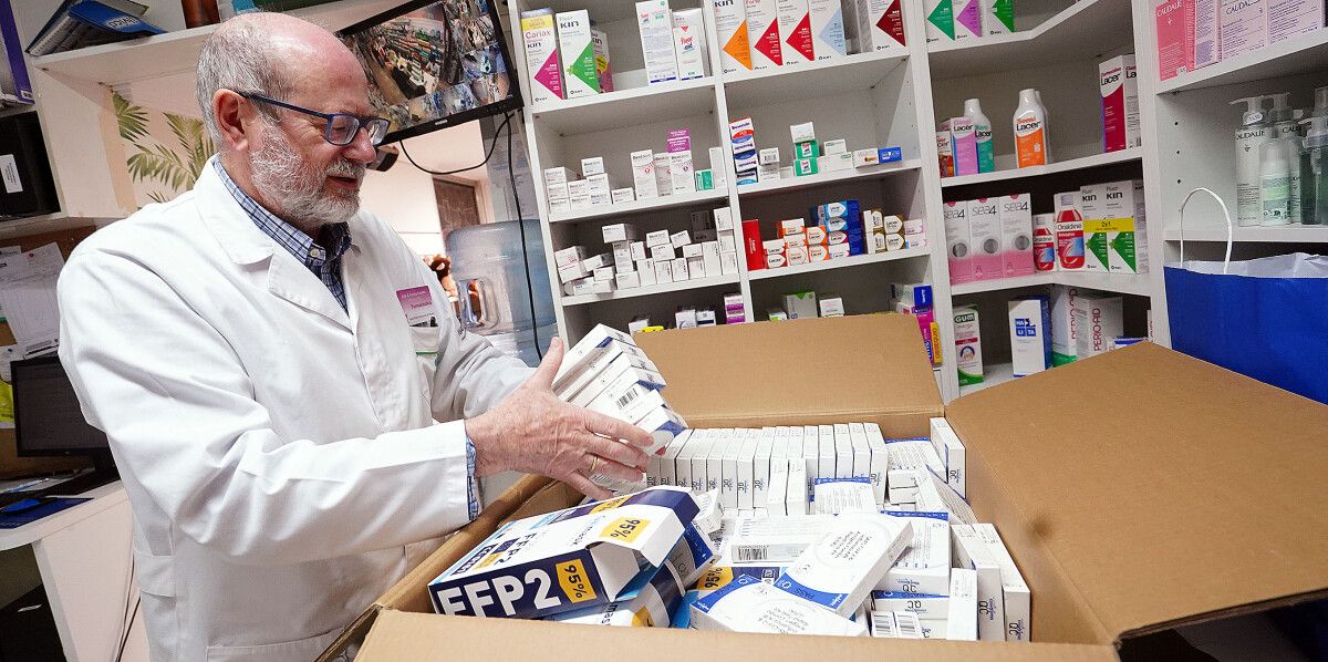 O farmacéutico Luis Amaro abre un pedido de 400 test de antíxenos