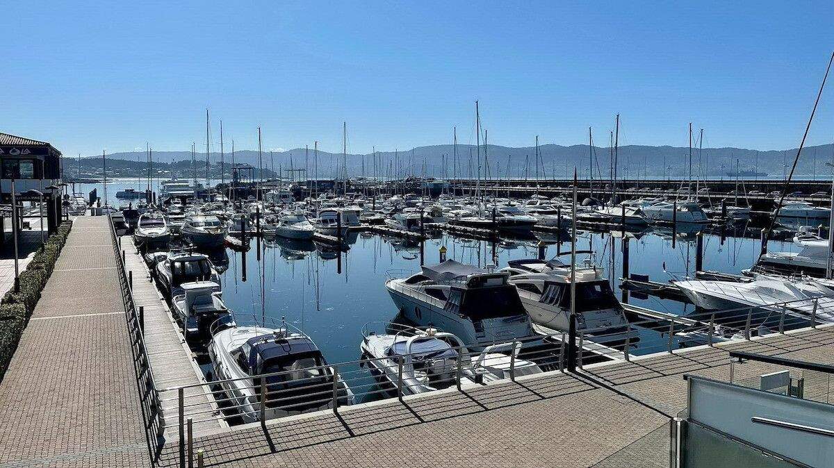 Barcos atracados no porto deportivo de Sanxenxo