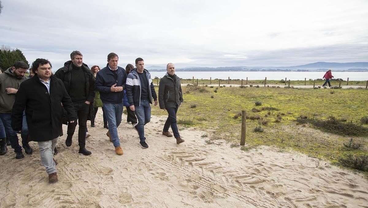 José Ramón Gómez Besteiro, en la playa de O Carreirón José Ramón Gómez Besteiro, en la playa de O Carreirón