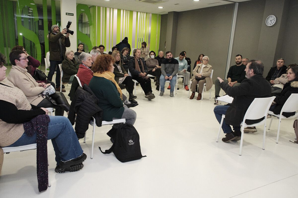 Reunión de Luís Bará con persoal sanitario de Pontevedra