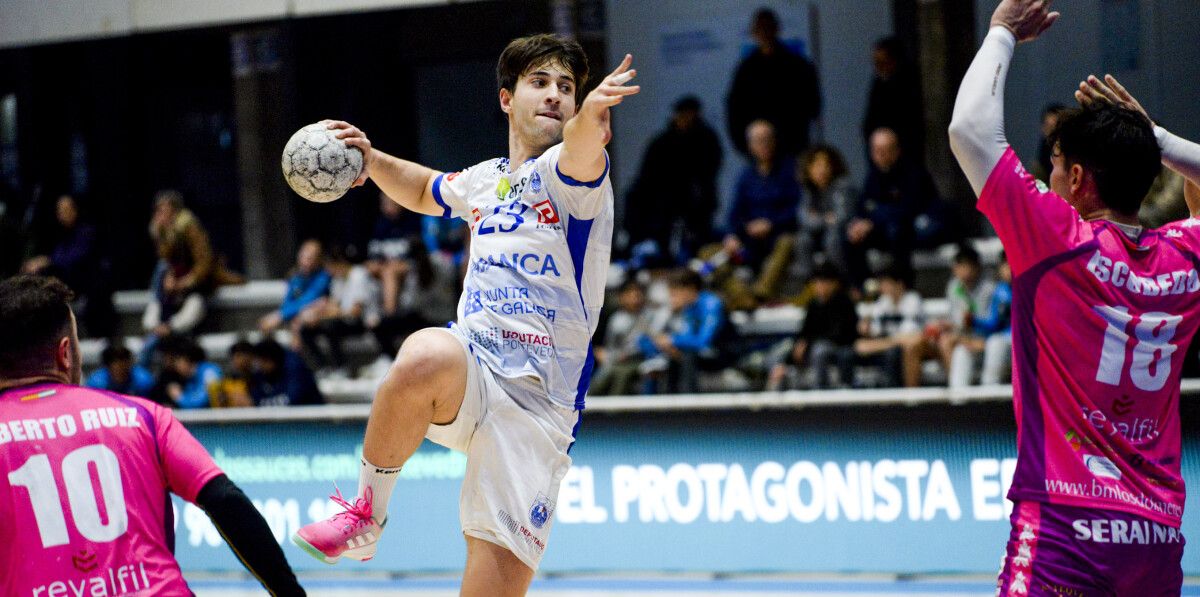 Partido de liga entre Cisne e Dólmenes Antequera no Municipal