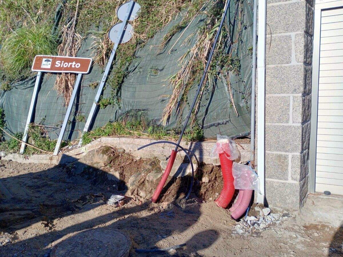 Obras na Rúa da Praia en Raxó