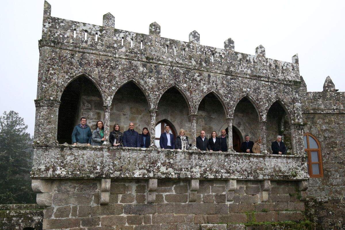 Representantes da Deputación e da FEMP no Castelo de Soutomaior