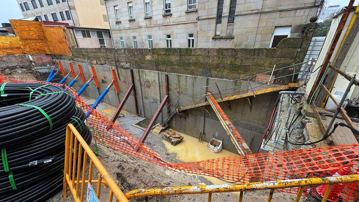 Obras no terreo lindeiro co Colexio Praza de Barcelos