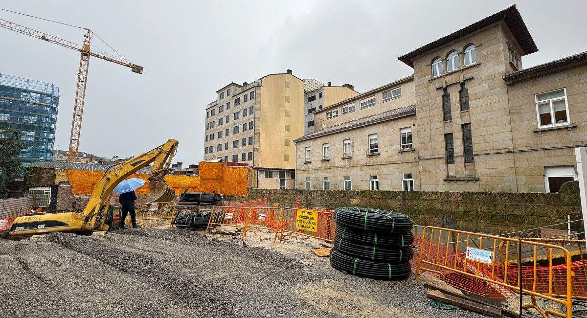 Obras no terreo lindeiro co Colexio Praza de Barcelos
