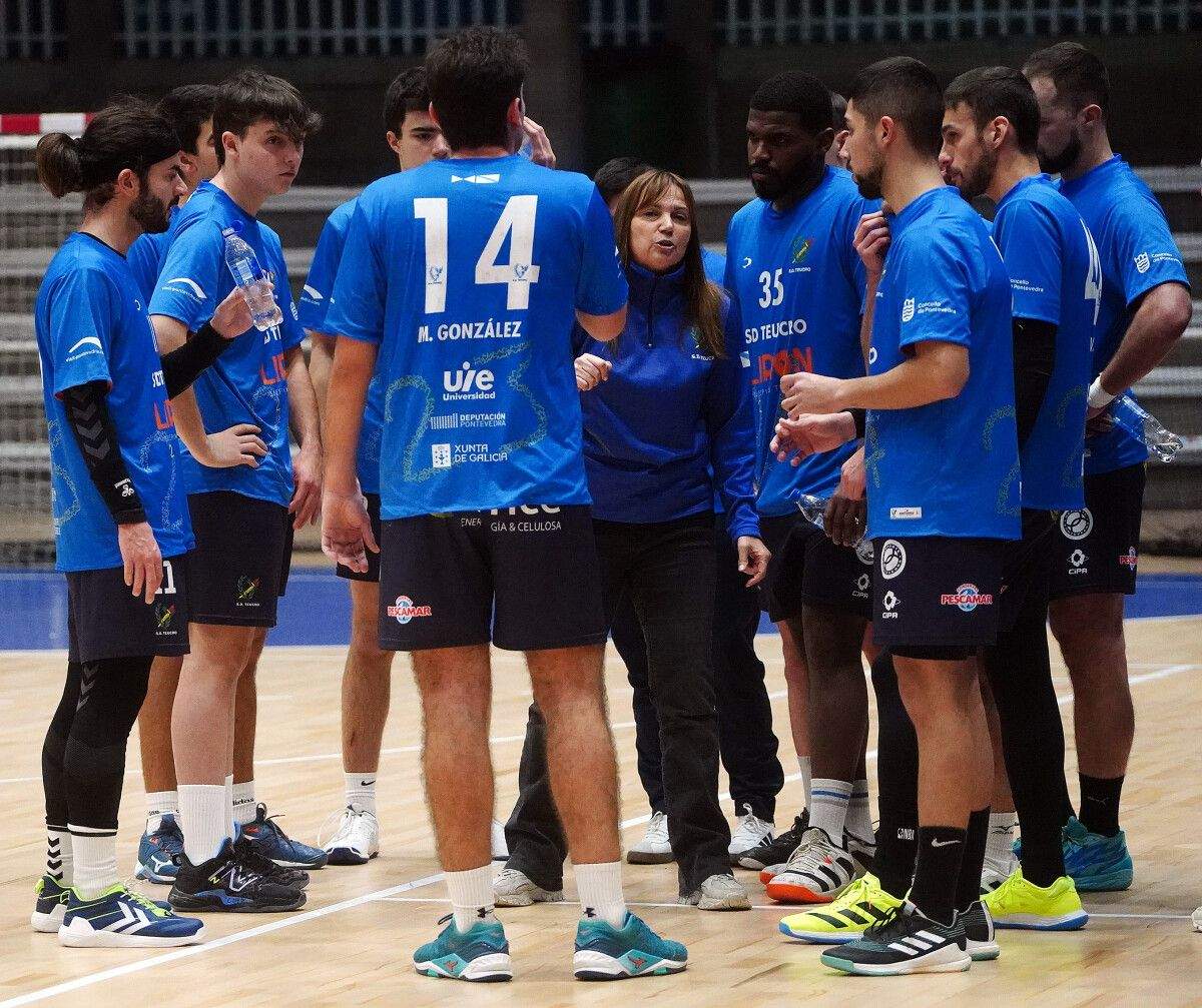 Partido entre Cisne e Teucro no III Torneo Internacional Cidade de Pontevedra