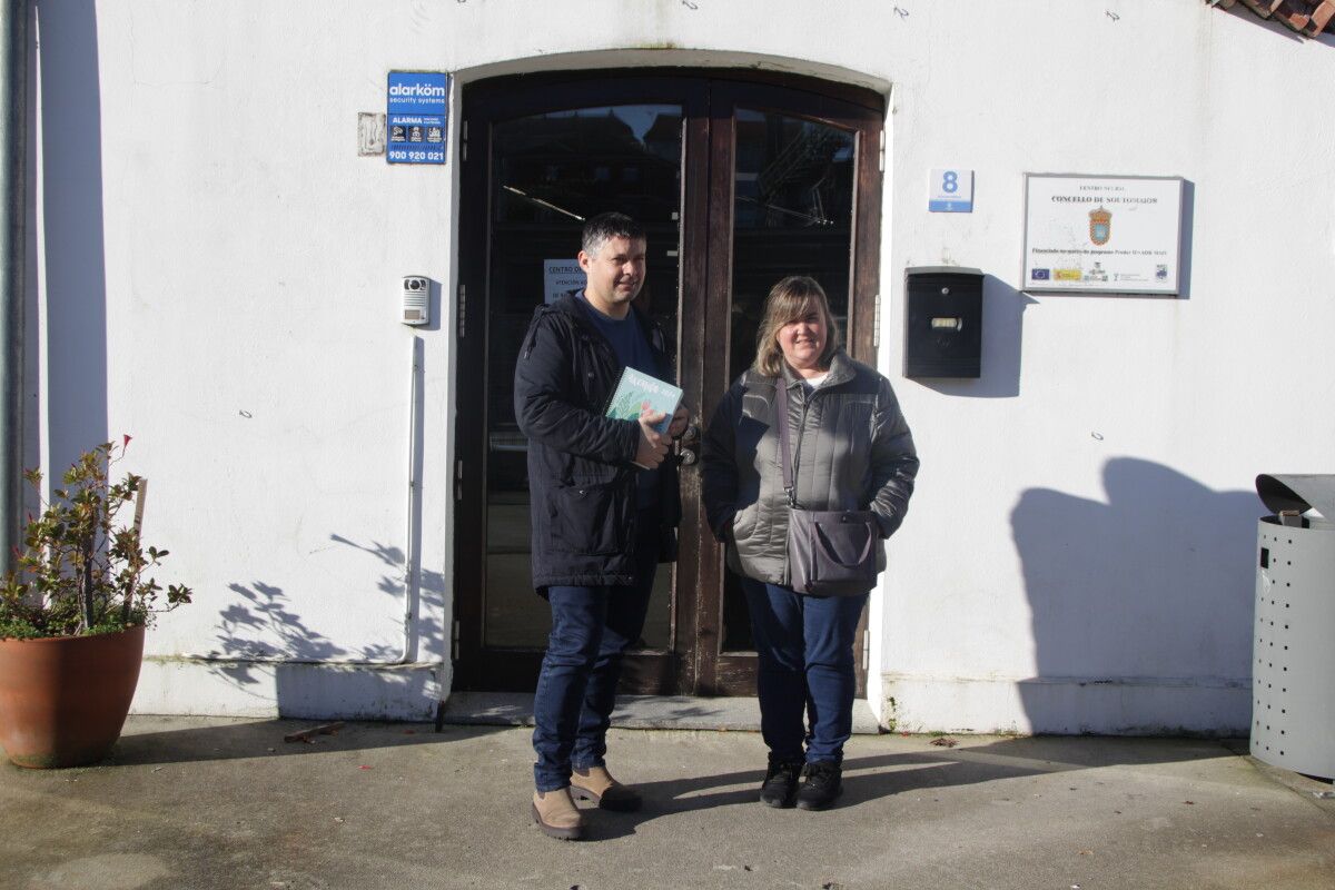 El alcalde de Soutomaior, Manu Lourenzo, y la concejala de Bienestar Social, Rosana Martínez