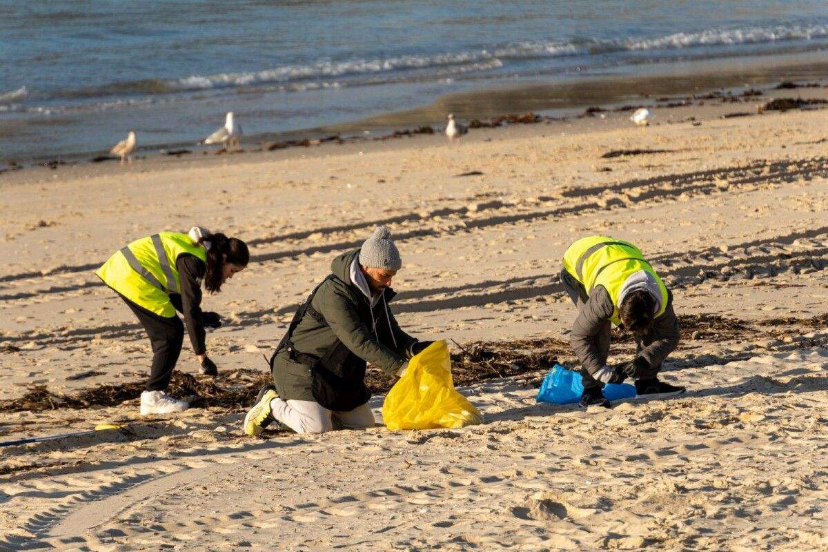 Jornada de limpieza en el litoral de Sanxenxo Jornada de limpieza en el litoral de Sanxenxo