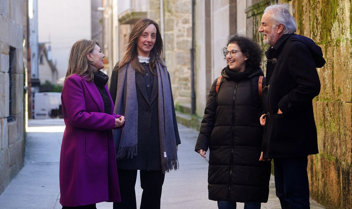 Paloma Castro, con integrantes de la candidatura y del partido 