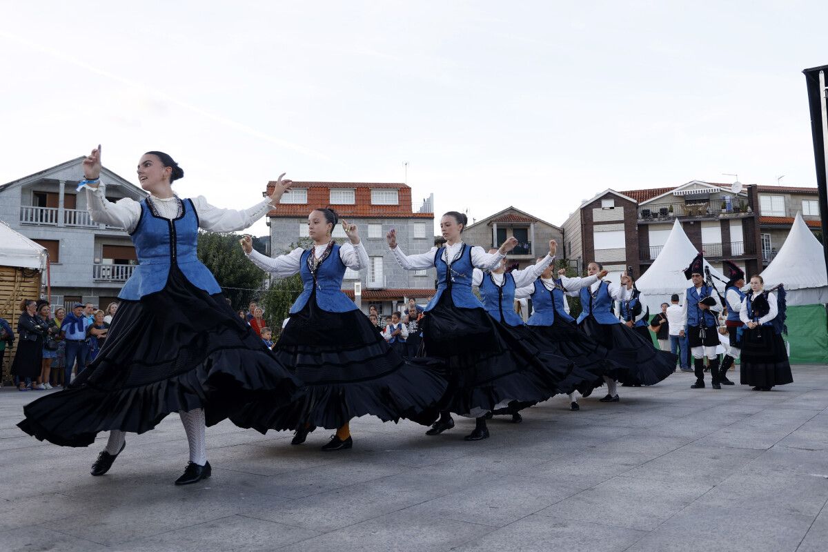 Actuación de un grupo de baile tradicional