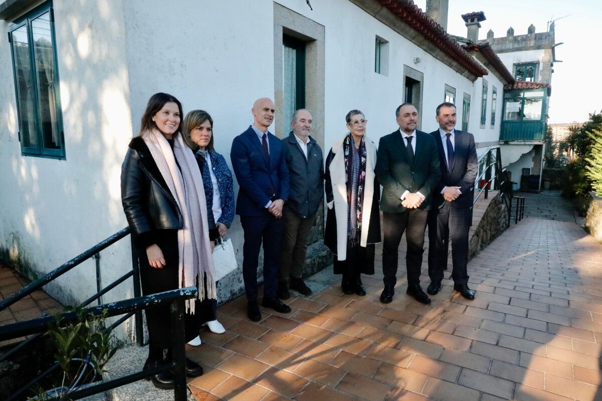 O conselleiro de Sanidade visita a sede da Asociación e Fundación Lar pro saúde mental