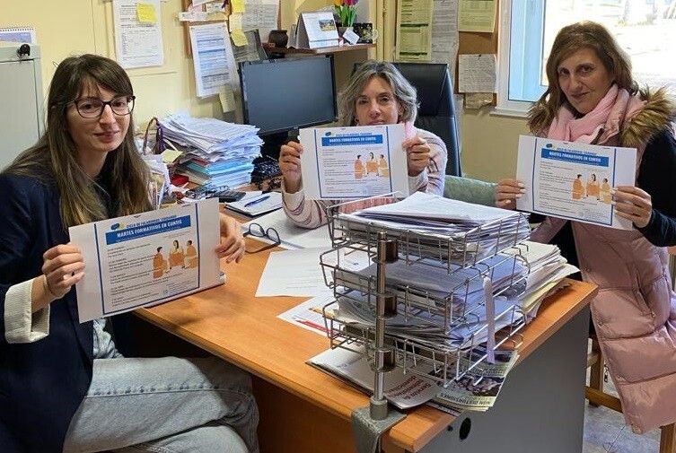 Sonia Castro, responsable do Centro de día de Agadea (esqda.), e traballadoras de Servizos Sociais de Cuntis