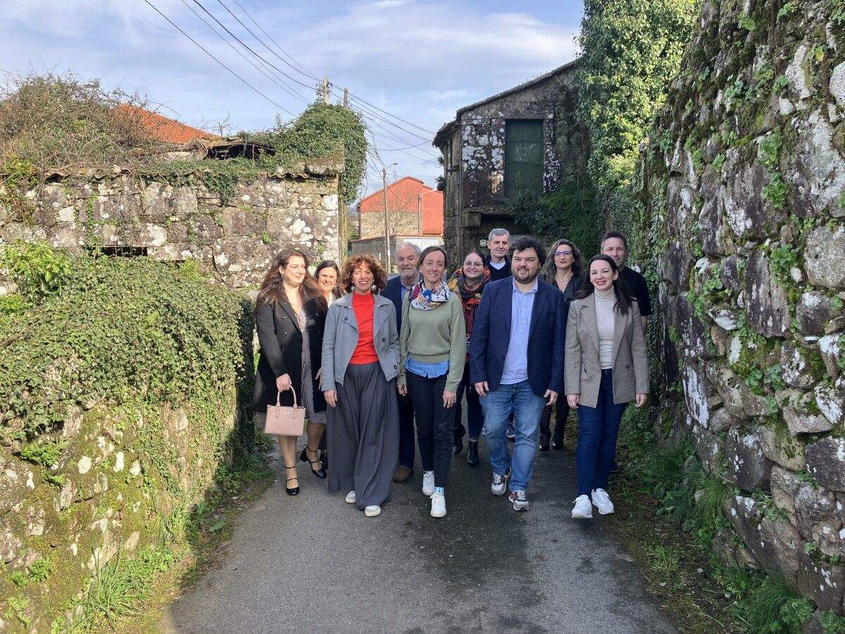 Representantes do PSdeG-PSOE antes do acto celebrado en Santa María de Sacos