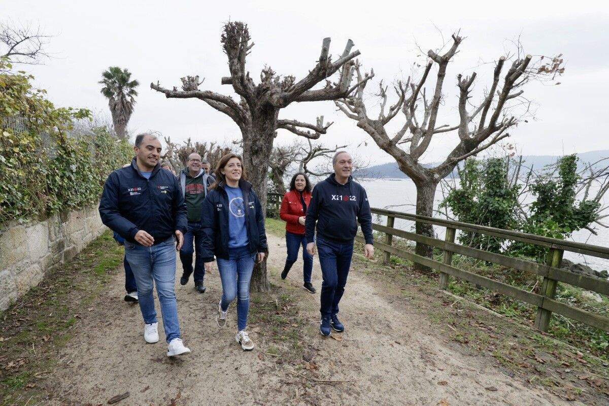 La conselleira de Medio Ambiente, Ángeles Vázquez, recorre la senda de Laño
