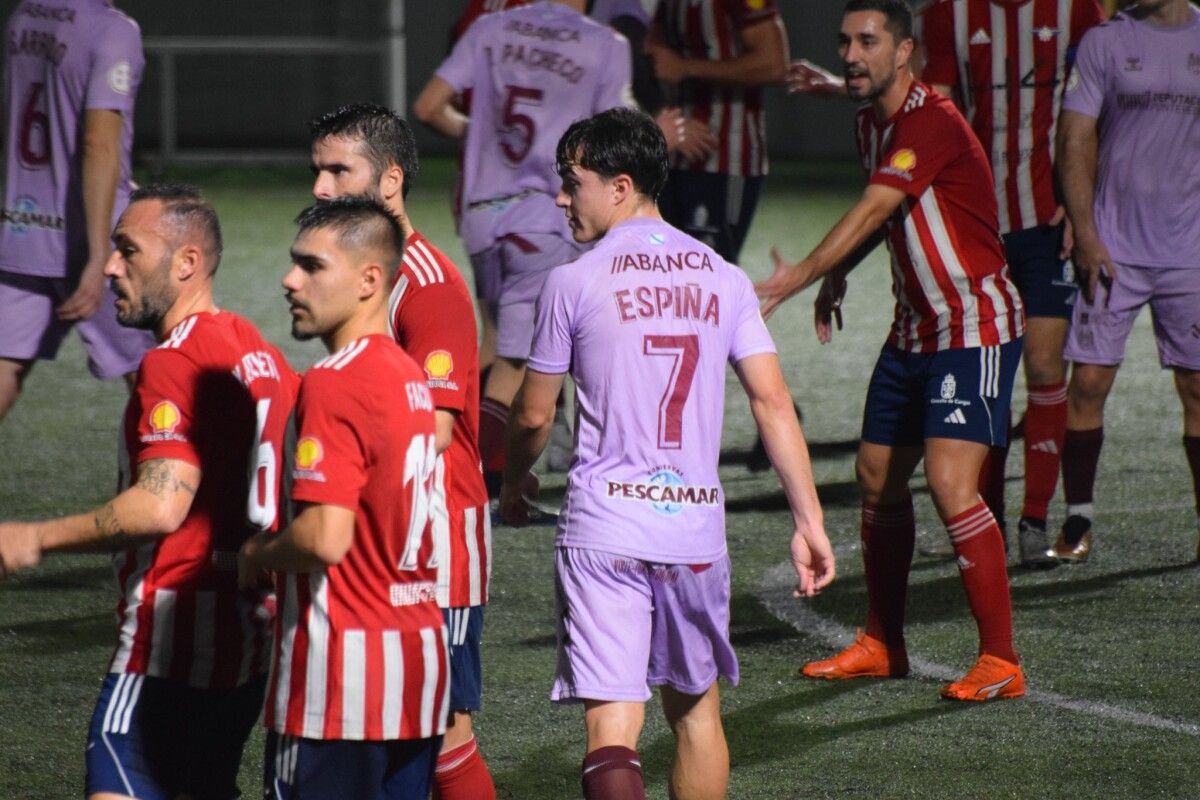 Pedro Espiña en un partido con el Pontevedra B