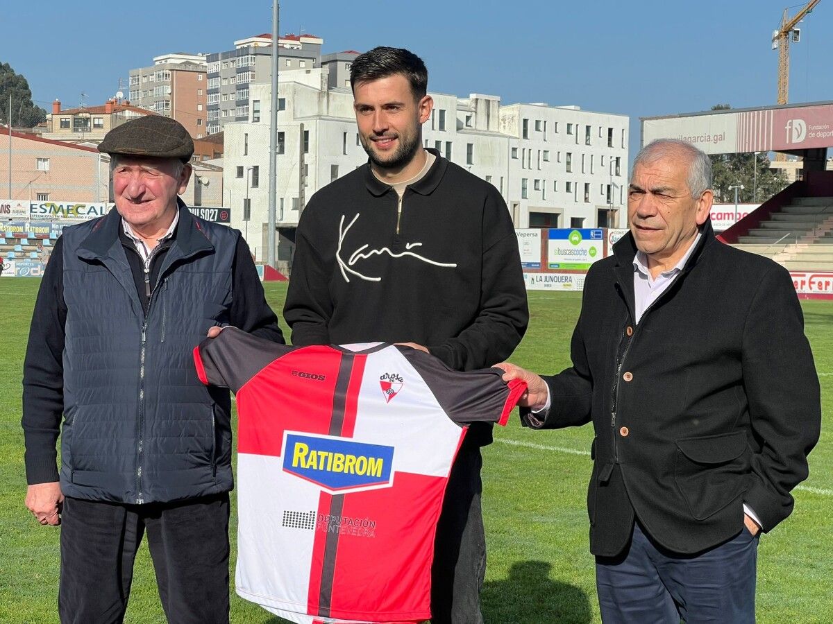 Presentación de Santi Gegunde como novo xogador do Arosa