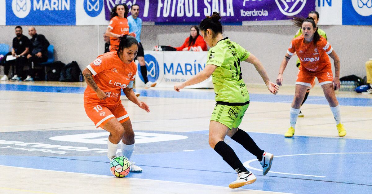 Partido de liga entre Marín Futsal y Atlético Torcal en A Raña