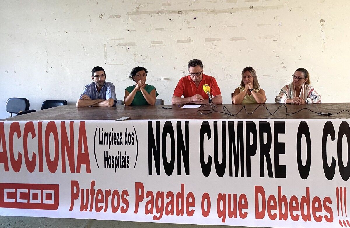 Rueda de prensa del personal de Acciona en el servicio de limpieza de los hospitales de Pontevedra con CC.OO.
