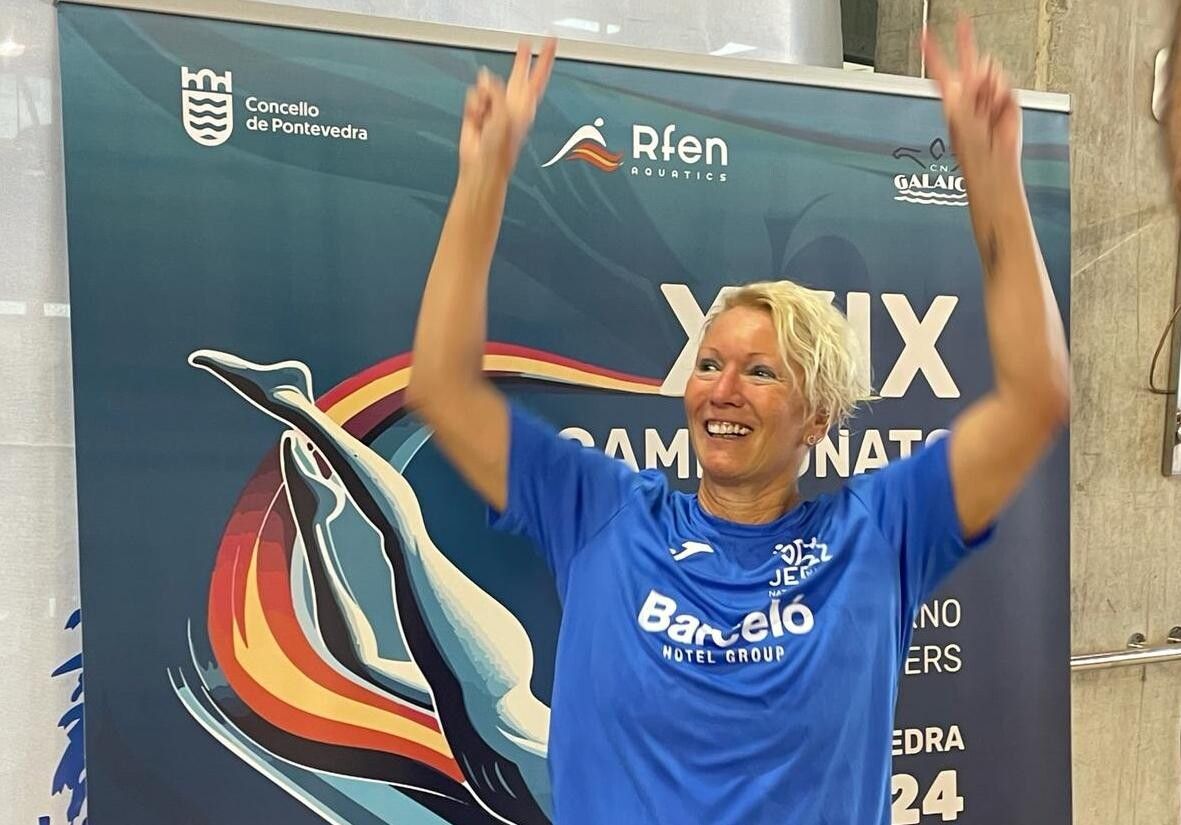 Ute Hasse tras bater un récord do Mundo na piscina de Ponte Muíños