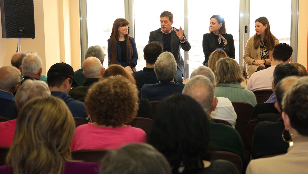 Encuentro de José Ramón Gómez Besteiro con profesionais sanitarios