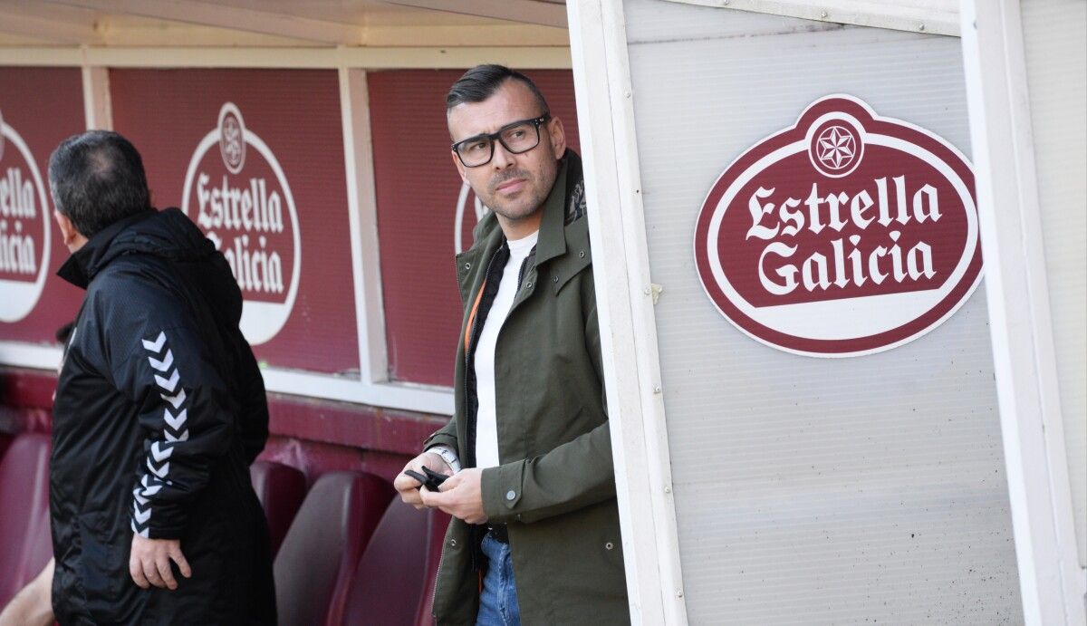 Yago Iglesias, no partido de liga entre Pontevedra e Coruxo en Pasarón