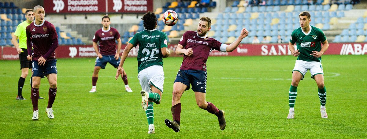 Partido de liga entre Pontevedra e Coruxo en Pasarón
