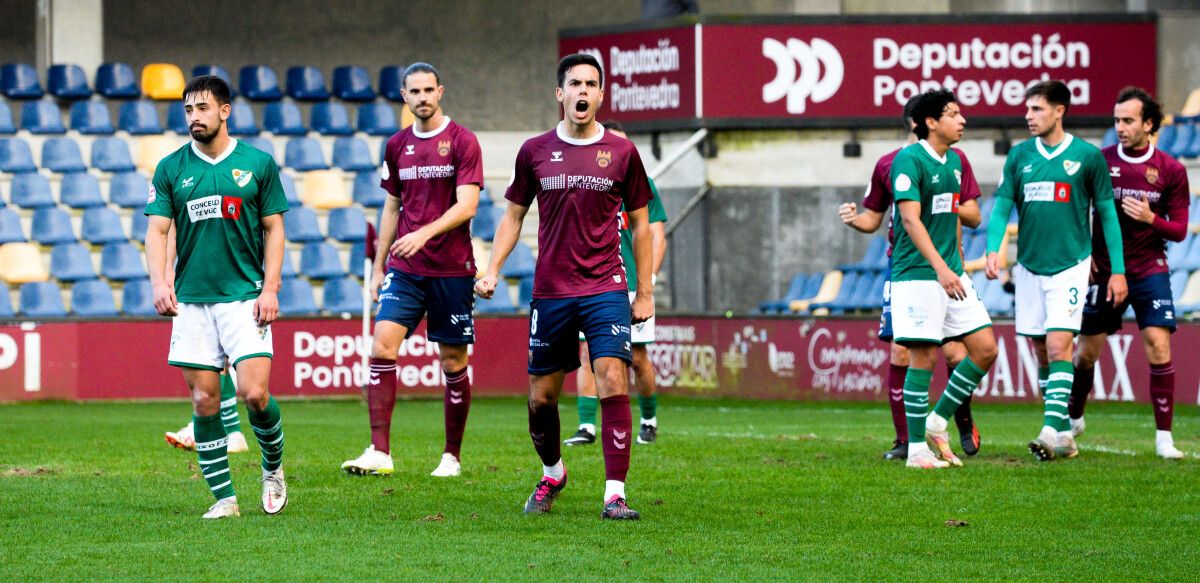 Partido de liga entre Pontevedra e Coruxo en Pasarón