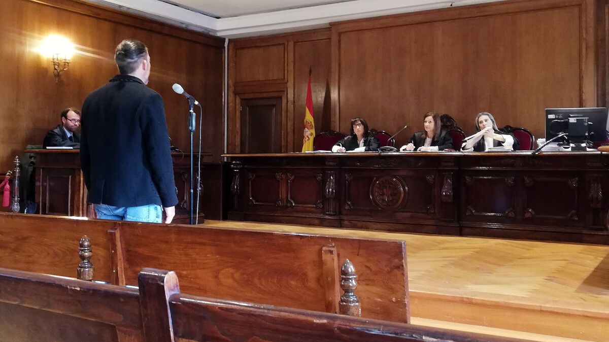 La Fiscalía pide 38 años de cárcel para este hombre por violar y abusar durante una década de la hija de su pareja 
