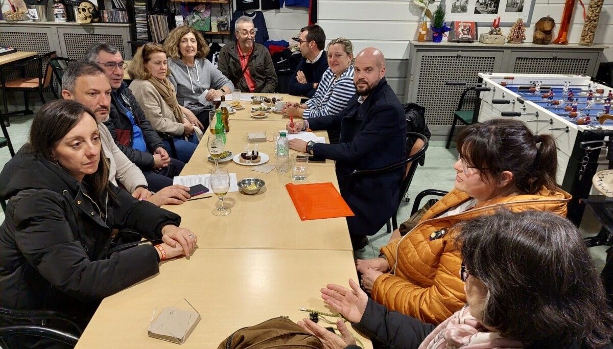 Reunión do grupo municipal do PSOE con veciños de Ponte Muíños